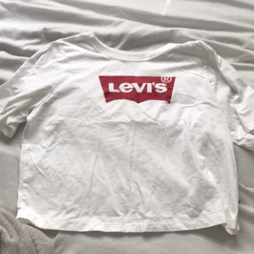 Cropped Levi’s shirt